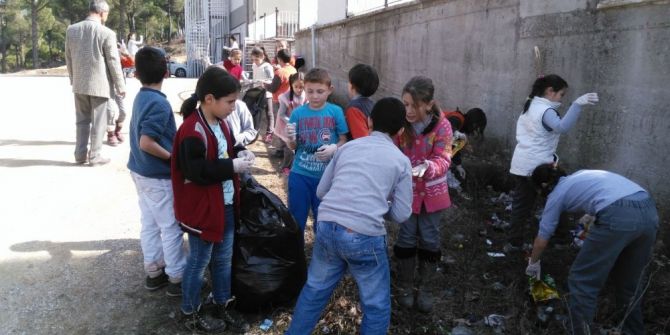 Balya’ Da Öğrenciler Çevre Temizliği Başlattı