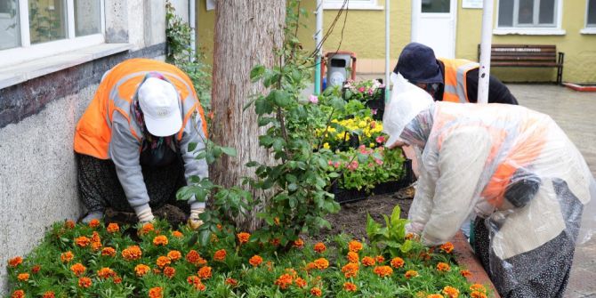 Bozüyük’te 26 Camiye 10 Bin Çiçek