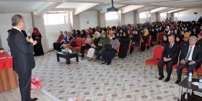 Vali Tapsız, Öğrencilerle Hayata Dair Tecrübelerini Paylaştı