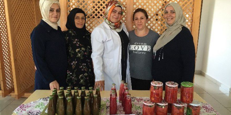 Hanımlar Kışlık İhtiyaçlarını Kursta Hazırladı