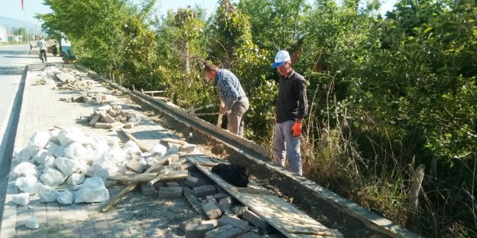 Hisarcık Belediyesinin Yaya Kaldırım Onarım Çalışması