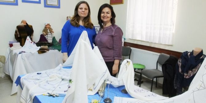Burhaniye’de İğne Oyaları İlgi Gördü