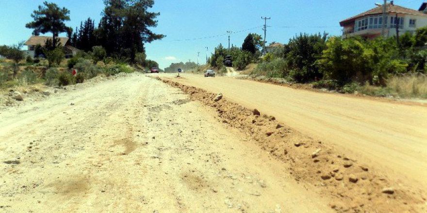 Karacasu’da Bitirilemeyen Yol İçin İmza Kampanyası Başlatıldı