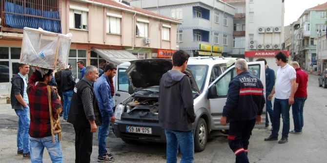 Park Halindeki Araç Alev Aldı