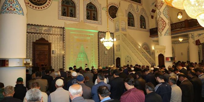 Binlerce Kişi Niğde Belediyesi’nin İlk İftarında Buluştu