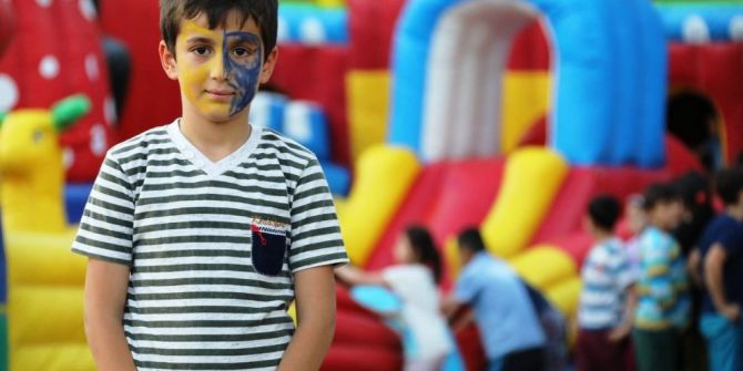 Belediyeden İftar Çadırı Yanına Oyun Alanı