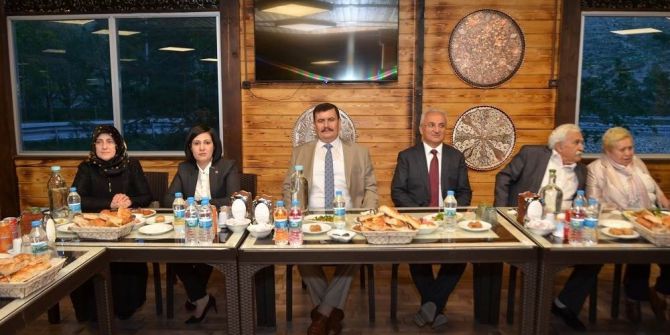 Vali Arslantaş; “İhtiyaç Sahibi Ailelerin Sofrasına Oturun”