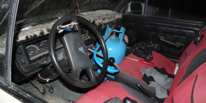 ’Tüpgaz’ Bağımlısı Gençten Otomobile Akılalmaz Düzenek