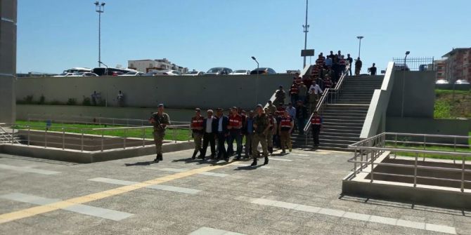 Akaryakıt Firmalarına Pkk Operasyonunda 37 Kişi Adliyeye Sevk Edildi