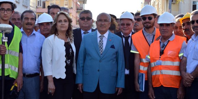 Kocamaz: "Hizmet Gitmeyen Mahalle Bırakmamak İçin Gece Gündüz Çalışıyoruz"