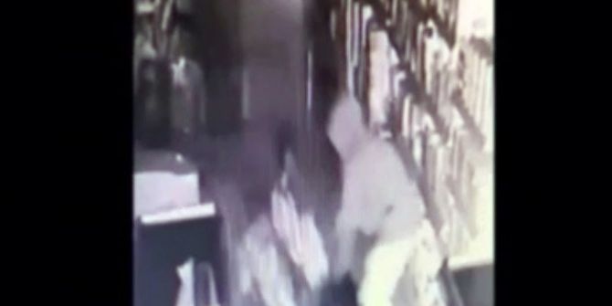 Marketin Kapılarını Tekmelediler, Ne Varsa Çaldılar