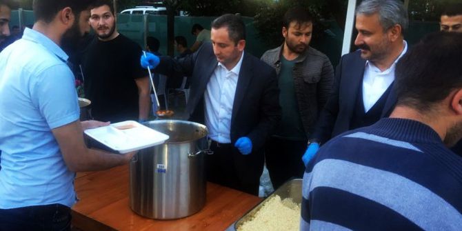 Başkan Sungur, İftarda Gençlerle Buluştu