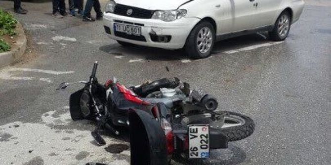 Otomobil İle Motosiklet Çarpıştı, 2 Yaralı