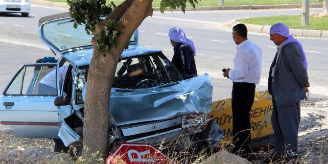 Otomobil Ağaca Çarptı: 4 Yaralı