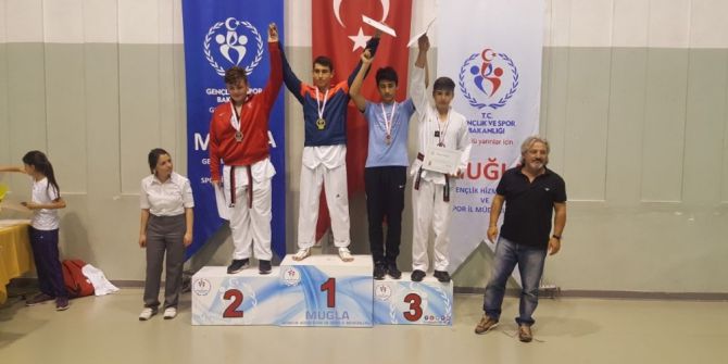 Taekwondo Türkiye Şampiyonasında İki Derece Birden