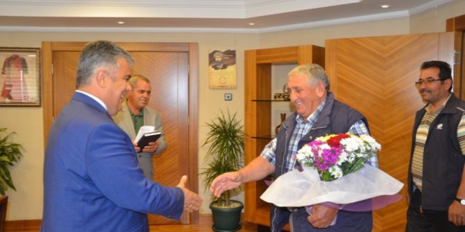 Başkan Özgüven’e Muhtarlar Ve Okul Müdürlerinden Teşekkür Ziyareti