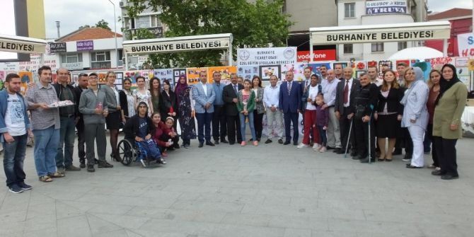 Burhaniye’de Özel Öğrencileri Yılsonu Sergisi İlgi Gördü