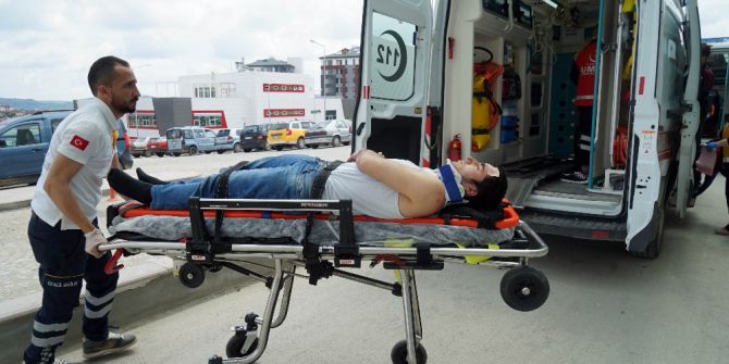 Cenazeye Giderken Kaza Geçirdiler: 4 Yaralı