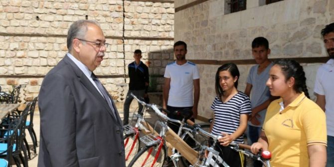 Başkan Kutlu Başarılı Öğrencileri Bisikletle Ödüllendirdi