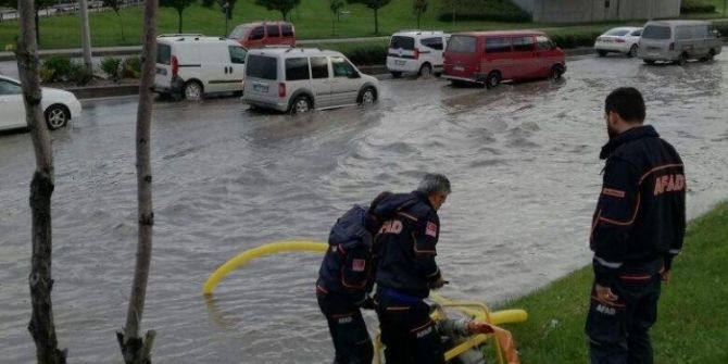 Ulaşıma Kapanan Yolu Afad Açtı
