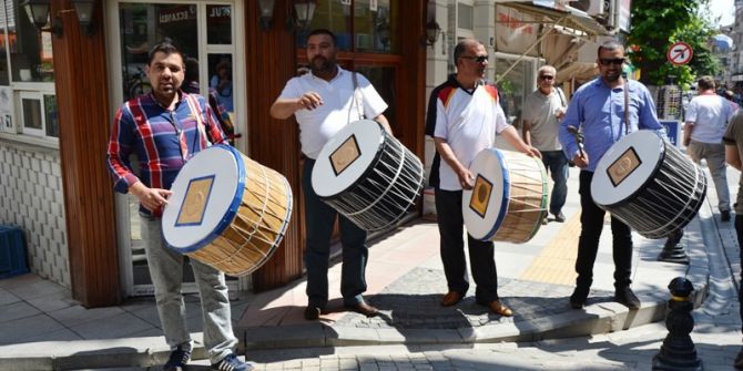 Biga’da 54 Ramazan Davulcusu Görev Yapıyor