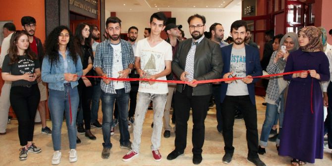Gaziantep Üniversitesi Fotoğraf Topluluğu Öğrencileri Sergi Açtı