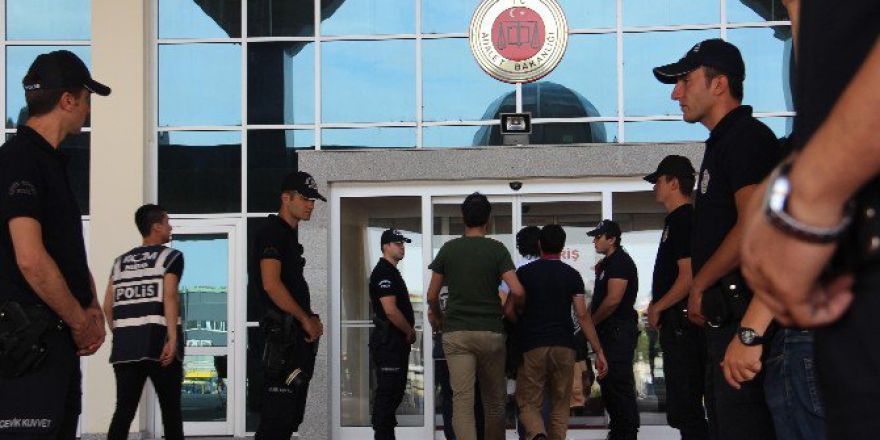 İlçe Emniyet Müdürü O Gece Askere “Direnmeyin” Talimatı Vermiş