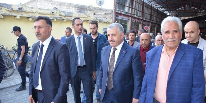 Bakan Arslan, Iğdır’da Esnafı Ziyaret Etti