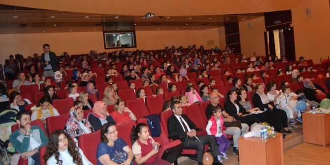 Üniversitelilerden Çocuklara Şenlik