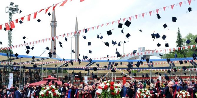 Omü İlahiyat Fakültesinde Mezuniyet Coşkusu