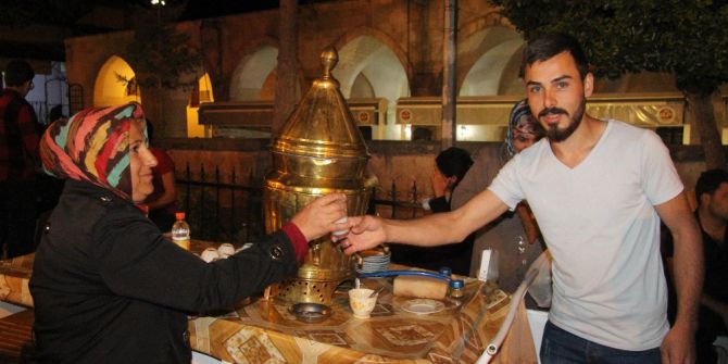 Kilisliler, İftar Sonrası Salep Yoğun İlgi Görüyor