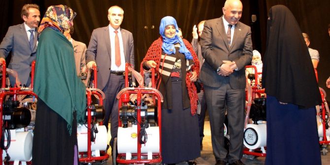 Milletvekili Ilıcalı’dan Hınıslı Çiftçiye Anlamlı Destek