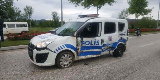 Polis Aracı Kaza Yaptı 1 Yaralı