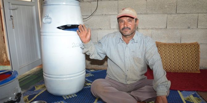 Tarım İşçileri Elektrikli Süpürge Ve Fıçıdan Klima Yaptı