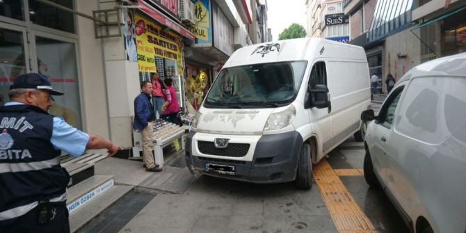 Kaldırımlara Park Eden Sürücülere Ceza