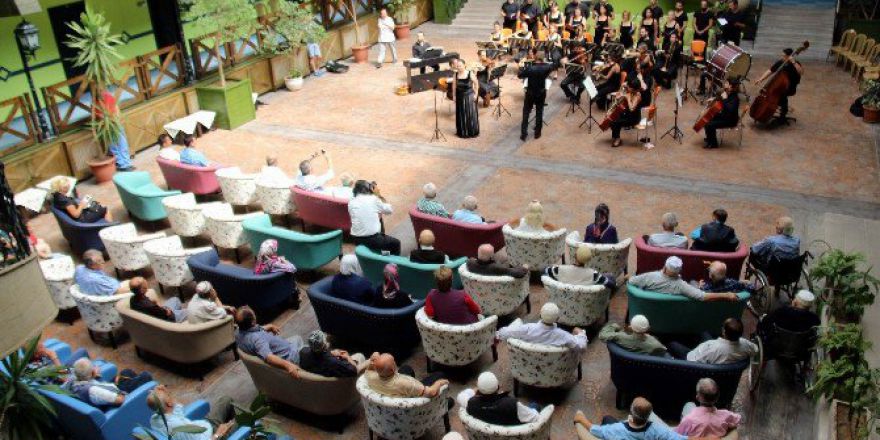 Huzurevinde Opera Konseri