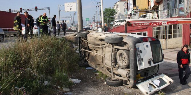 Çıkmaz Yoldan Geri Gitmek İsteyen Araç Böyle Devrildi