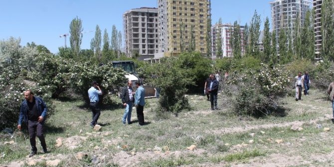 ’Birini Öldürüp Gömdük’ Diyen Mahkumların Tarif Ettiği Yerde Ceset Arandı