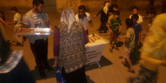 Bismil Belediyesinden, Teravih Sonrası Tatlı İkramı