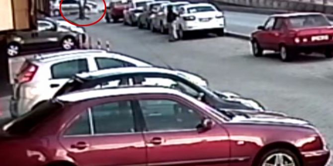 Motosiklet Sürücüsü Havada Takla Attı