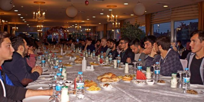 Üniversite Öğrencilerine İftar