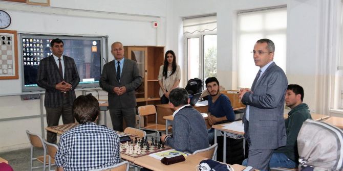 Tosya’da Satranç Antrenörlük Kursu Açıldı