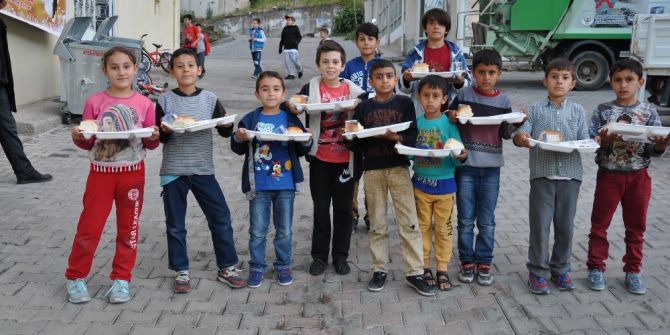 Miniklerin İftar Sevinci