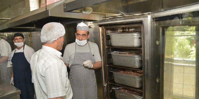 İftar Çadırlarında Dağıtılan Yemekler Denetleniyor