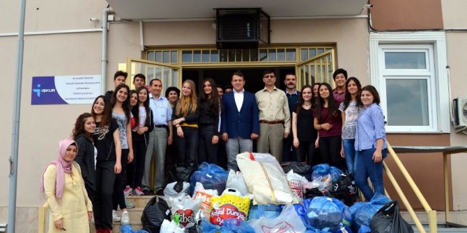 Lise Öğrencilerinden Örnek Davranış