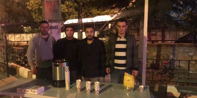 Teravih Sonrası Çaylar Ak Gençlerden