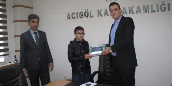 Acıgöl Kaymakamı Akbulut Teog’da Başarı Gösteren Öğrencilere Tablet Hediye Etti