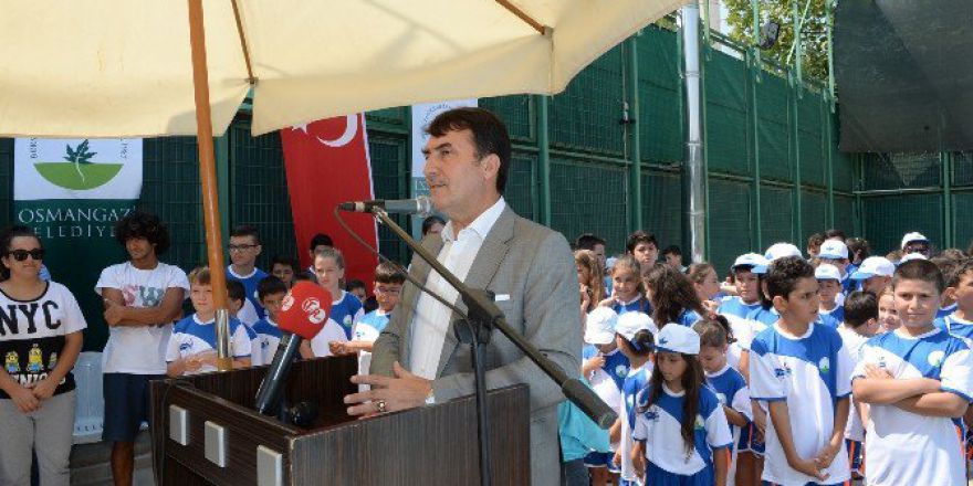 Minik Yüzücülerin Sertifika Heyecanı