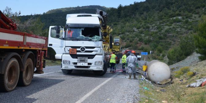 Manisa’da Asit Yüklü Tanker Devrildi