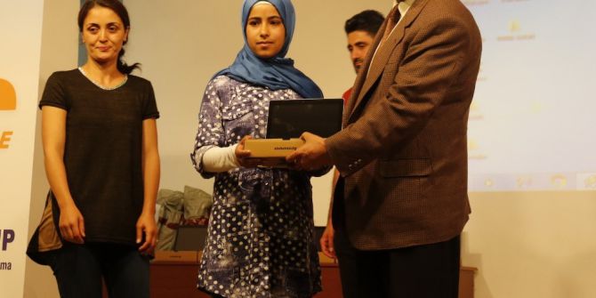 Akdeniz’de Küçük Ressamlar Tabletlerine Kavuştu